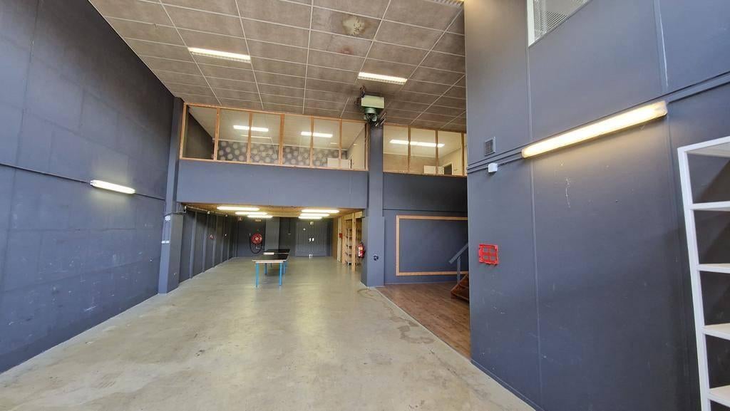 BEDRIJFSPAND/UNIT-LES-KANTOOR-GYM-CATERING-OPSLAG-PRAKTIJK, 360 m², Huur, Bedrijfsruimte