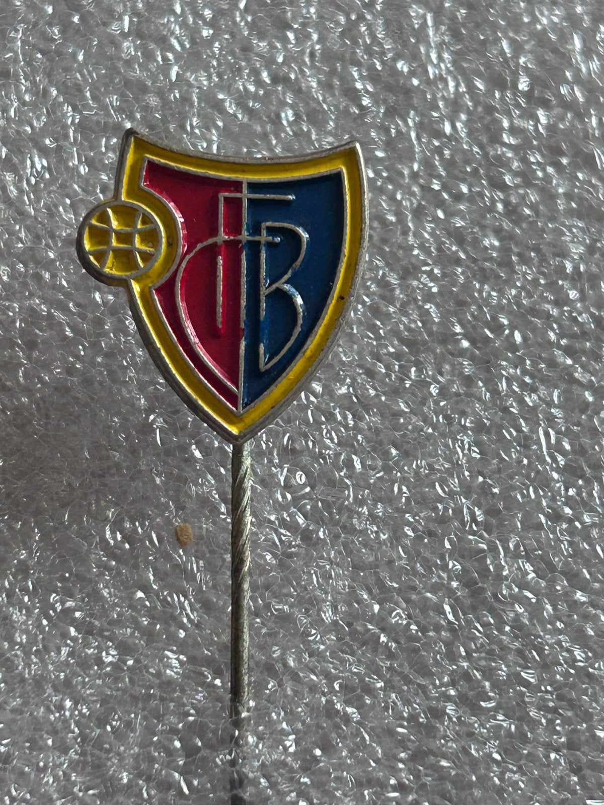 Basel fc, Ophalen of Verzenden, Zo goed als nieuw, Sport, Speldje of Pin