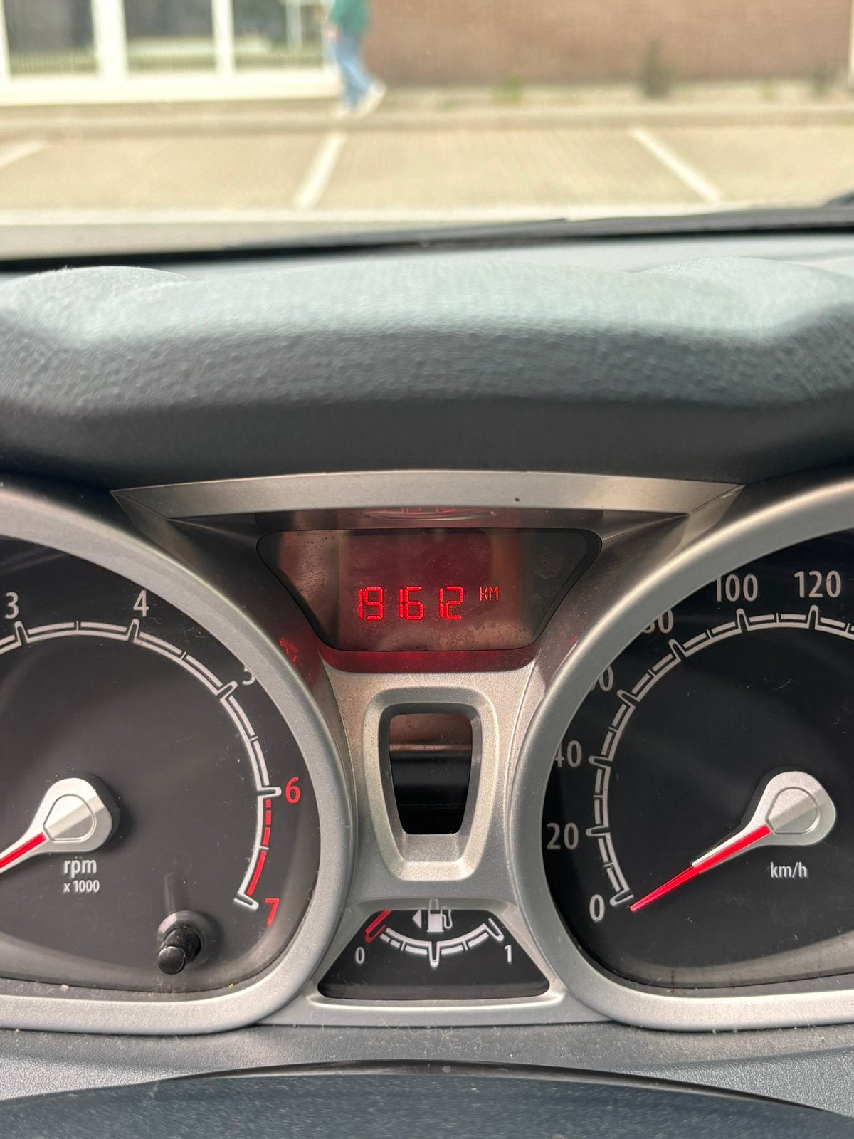 Foto 17 van Ford Fiësta 1.6 Ti-vct 88KW 5DR 2011 Grijs - APK juli 2027