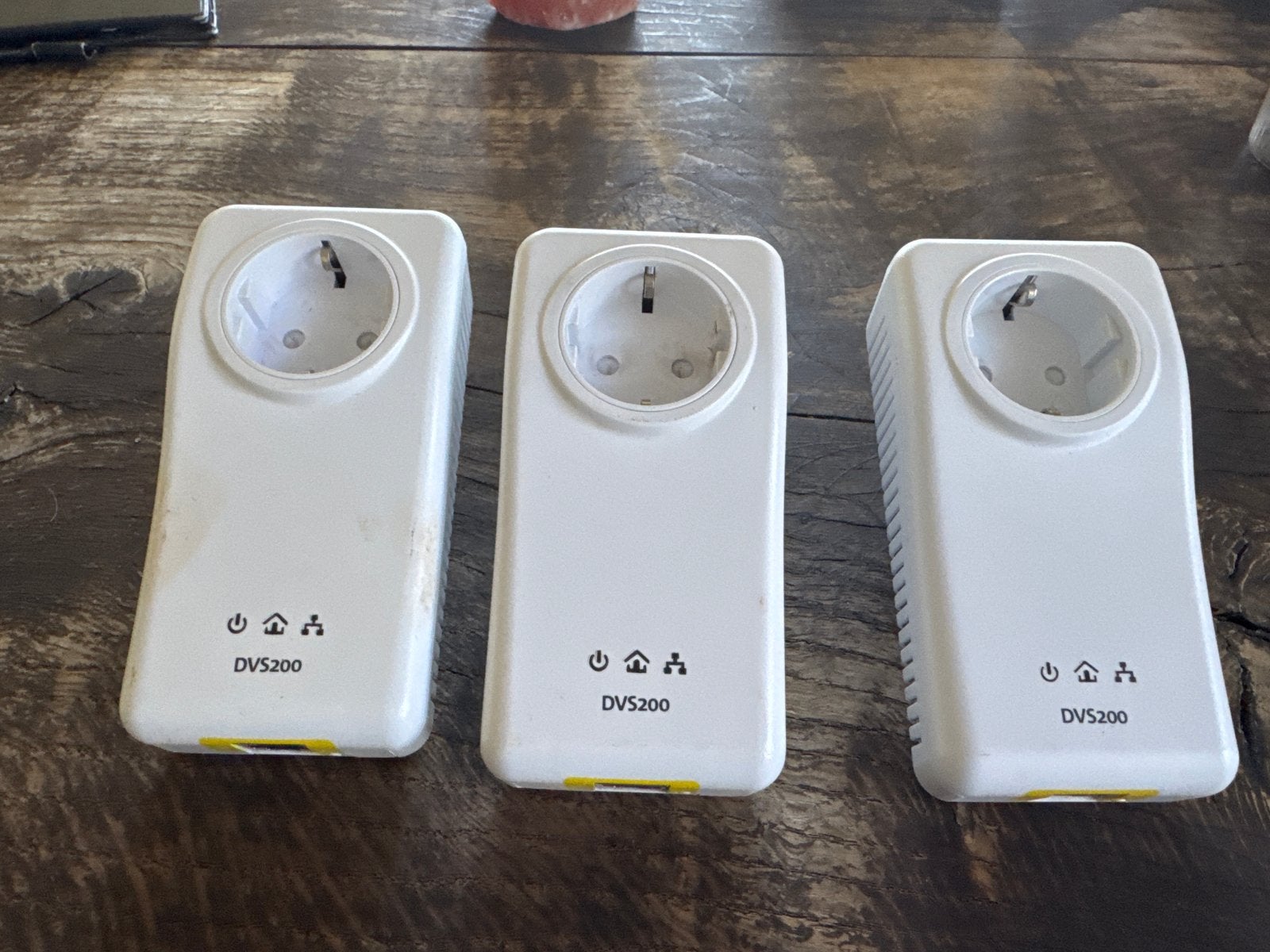 3x DVS200 Powerline Adapters met Geïntegreerd Stopcontact, Ophalen, Gebruikt
