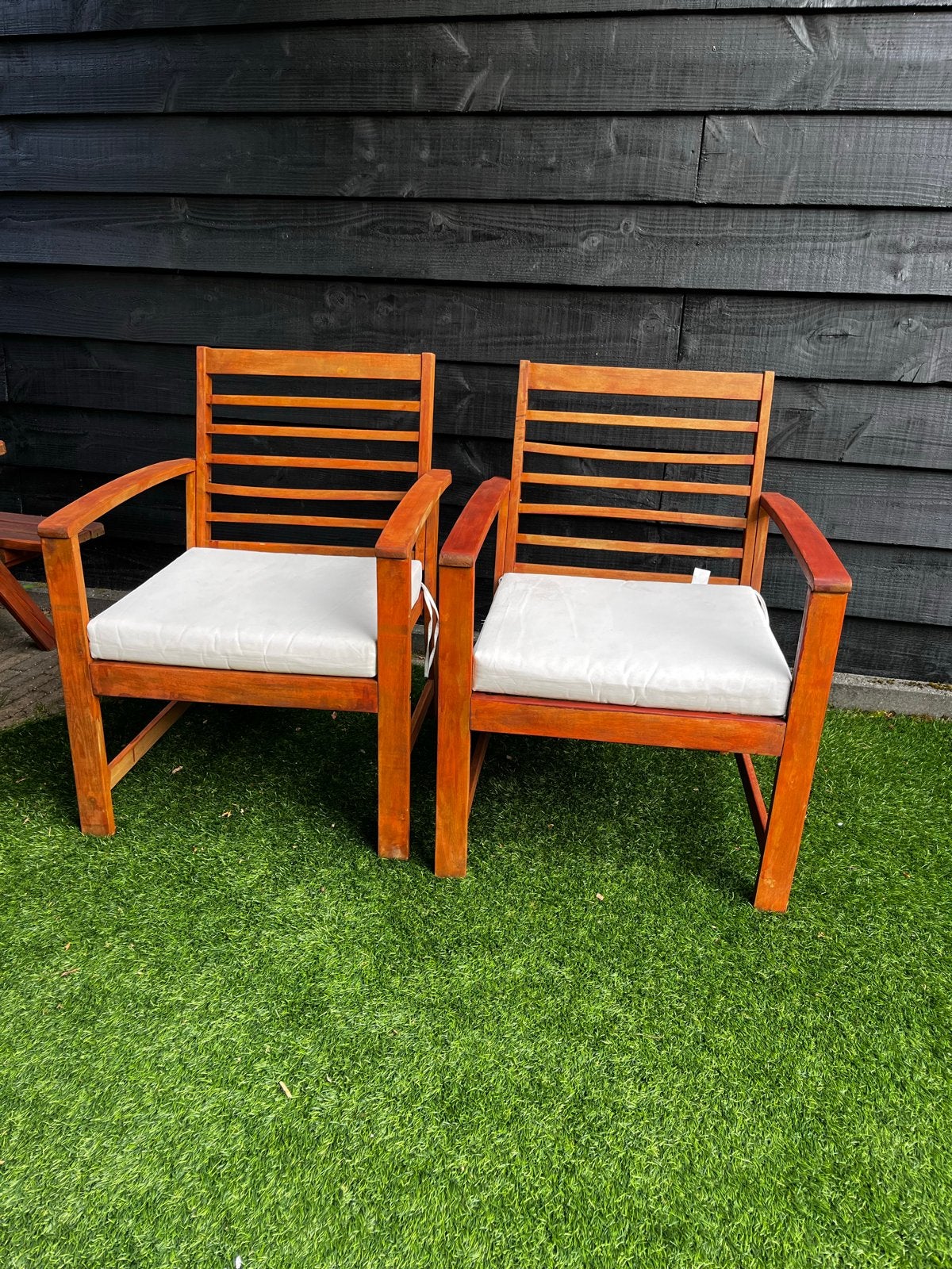 Set van 2 houten tuinstoelen met kussens, Tuin en Terras, Tuinstoelen, Ophalen of Verzenden, Gebruikt, Hout