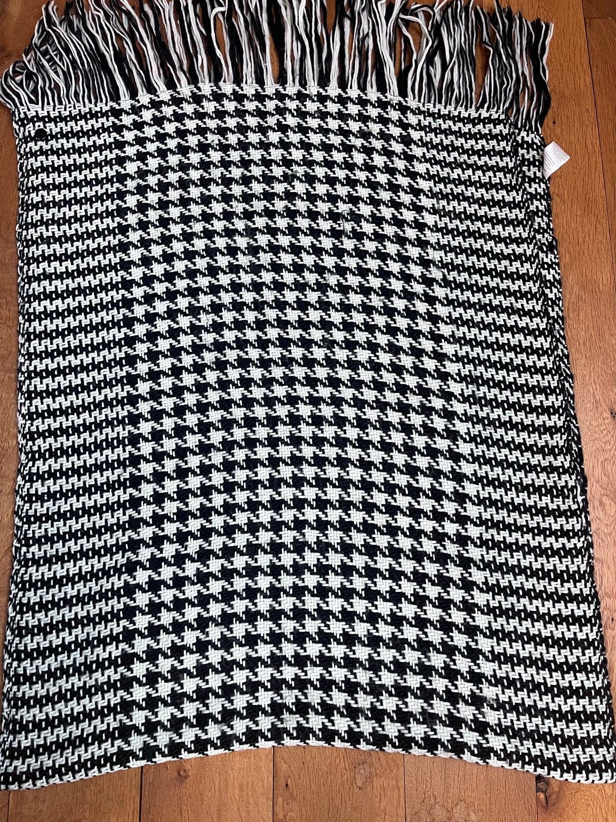 Opus Zwart-Witte Sjaal - Heerlijk Warm en Lang, Kleding | Dames, Ophalen of Verzenden, Zo goed als nieuw, Maat 42/44 (L), Sjaal