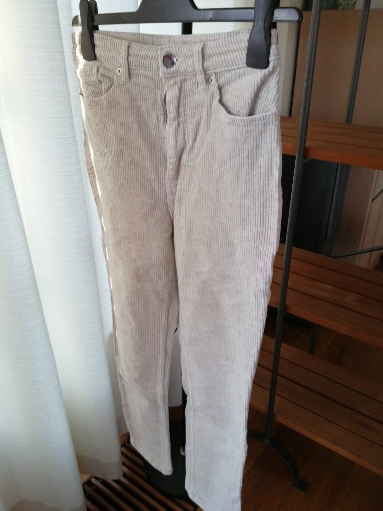 Crèmekleurige corduroy broek maat 32 van Monki, Kleding | Dames, Broeken en Pantalons, Gedragen, Maat 34 (XS) of kleiner, Wit
