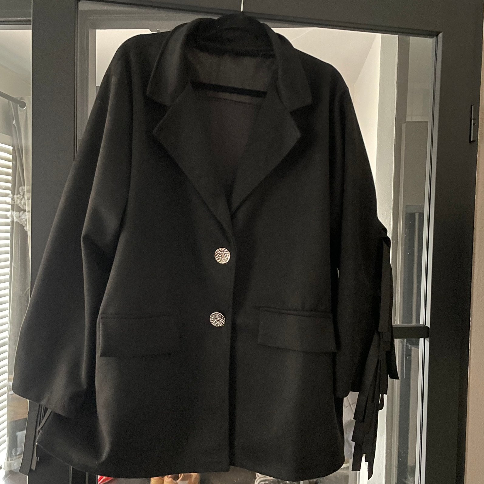 Blazer met ruffels maat 48/56, Ophalen of Verzenden, Zo goed als nieuw, Maat 46/48 (XL) of groter, Zwart