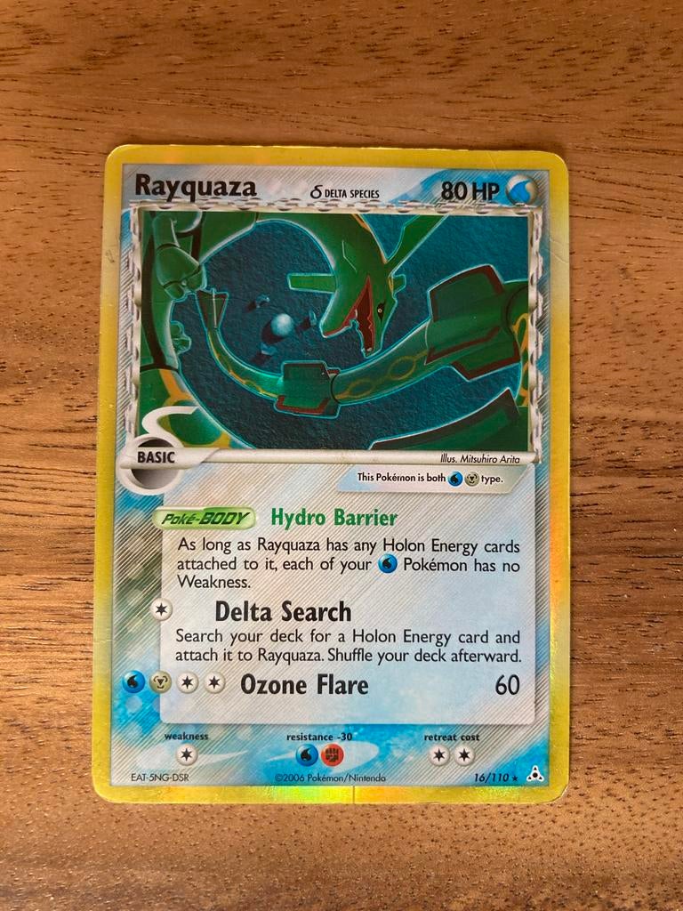 Rayquaza Delta Species 16/110 Holo - Played, Hobby en Vrije tijd, Verzamelkaartspellen | Pokémon, Ophalen of Verzenden, Gebruikt