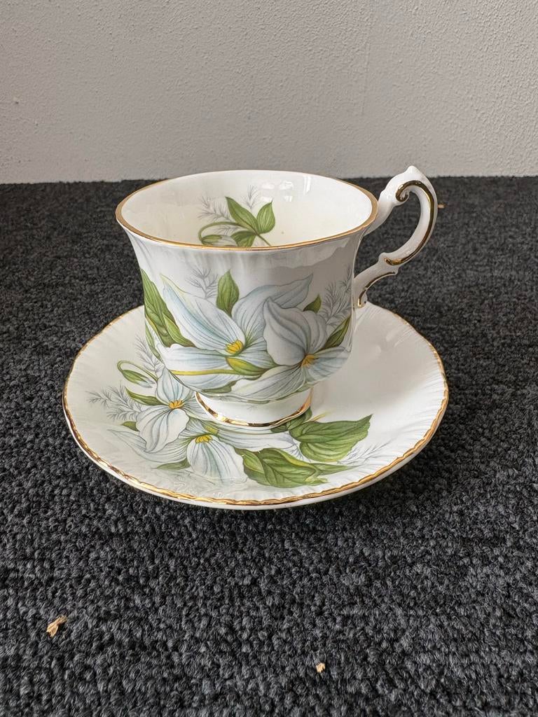 Vintage Paragon Trillium kop en schotel - Canadese bloem, Ophalen of Verzenden