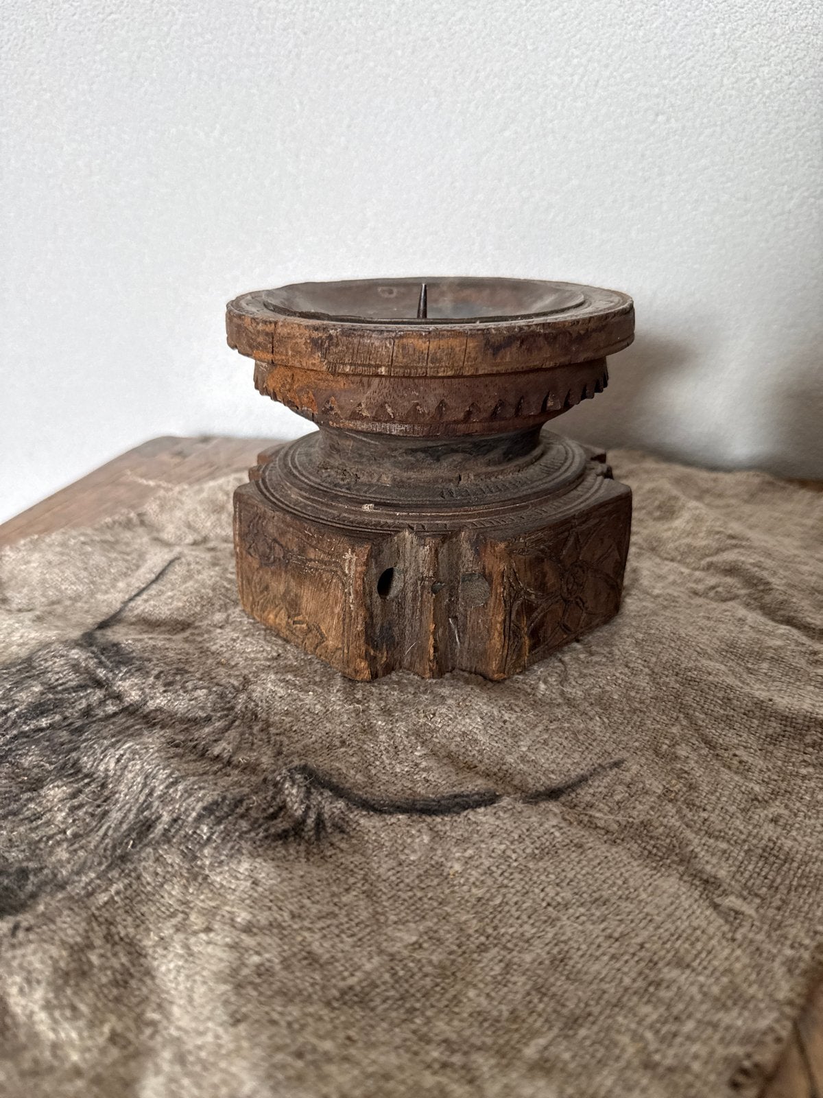 Antieke houten kandelaar / kaarsenhouder, Ophalen, Overige materialen