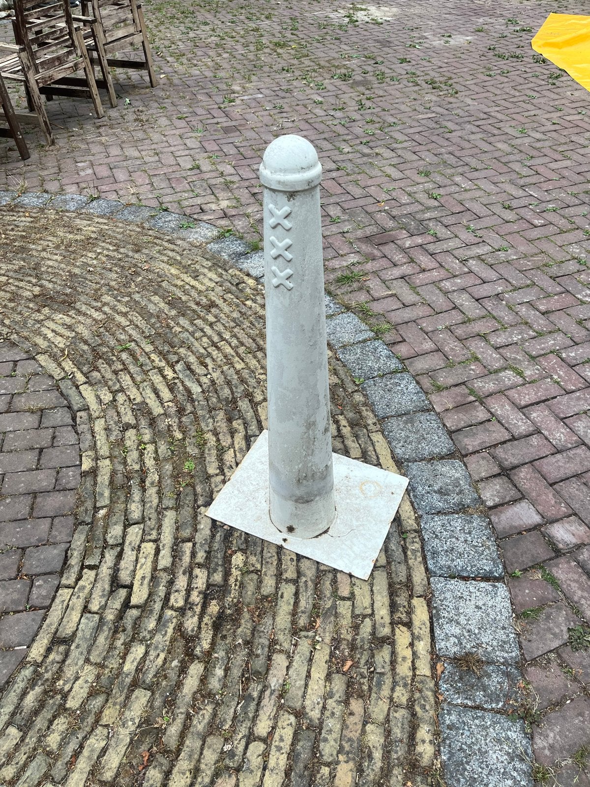 Metalen paal met Amsterdamse kruizen (XXX), Ophalen, Gebruikt