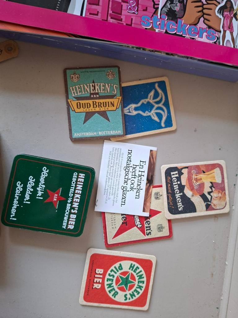 Oude blikjes met onderzetters, Ophalen of Verzenden, Gebruiksvoorwerp