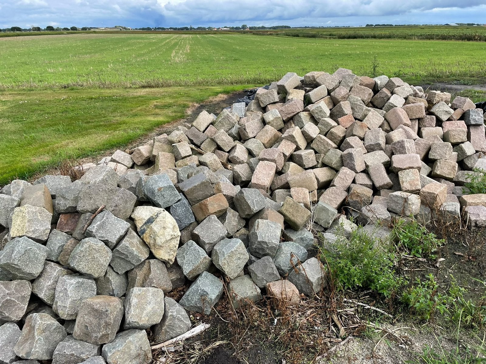 Te koop basalt kasseien, Tuin en Terras, Ophalen, Zo goed als nieuw, Graniet