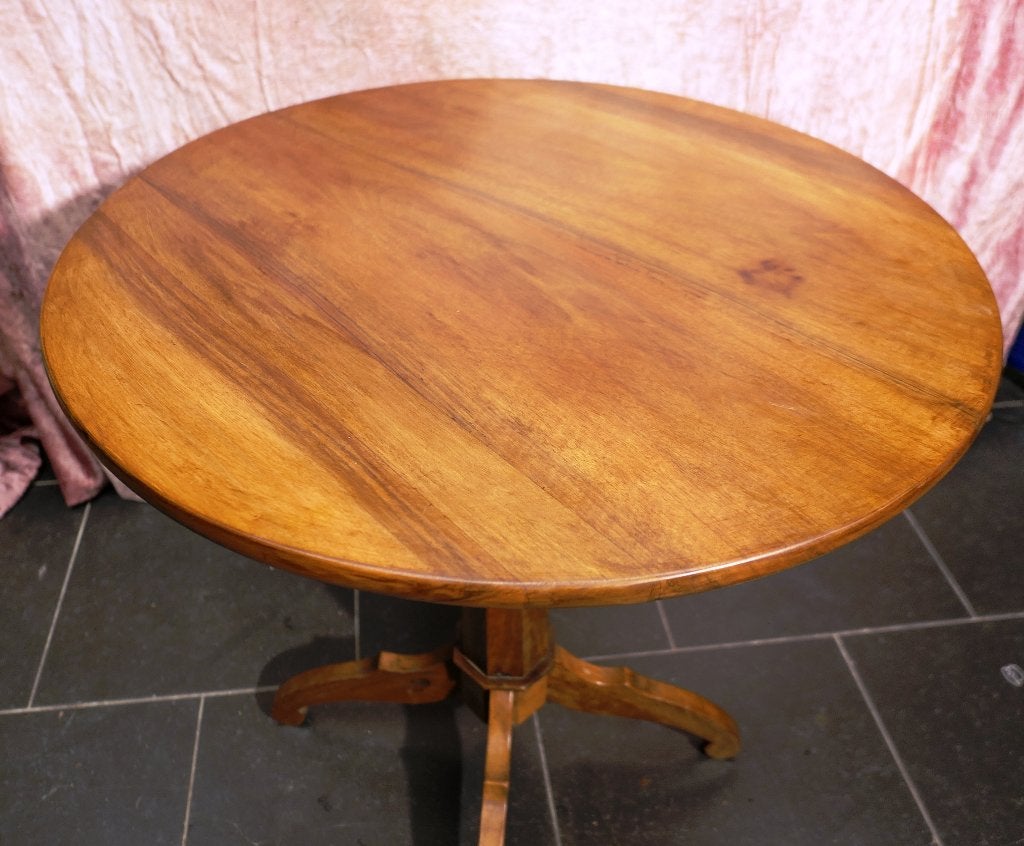 Antiek rond notenhouten tafeltje ., Ophalen of Verzenden