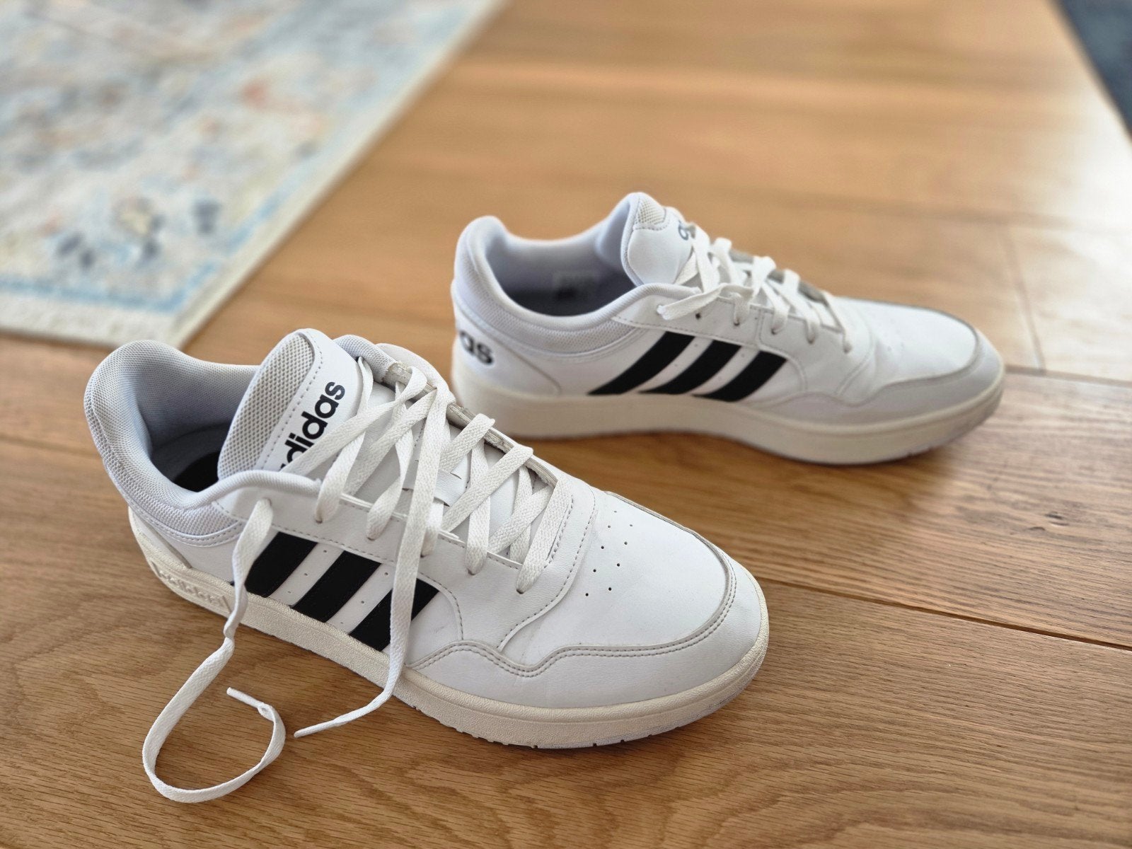 Adidas Hoops 3.0 Low Classic Vintage - Maat 45 1/3 (US 11), Ophalen of Verzenden, Zo goed als nieuw, Wit, Adidas