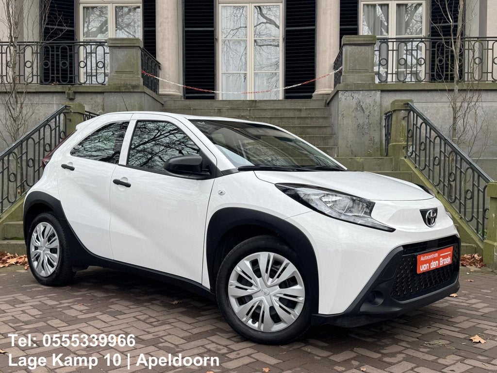 Toyota Aygo X 1.0 VVT-i MT Premium CarPlay Airco Cruise/Adap, Auto's, Voorwielaandrijving, Gebruikt, 4 stoelen, Wit