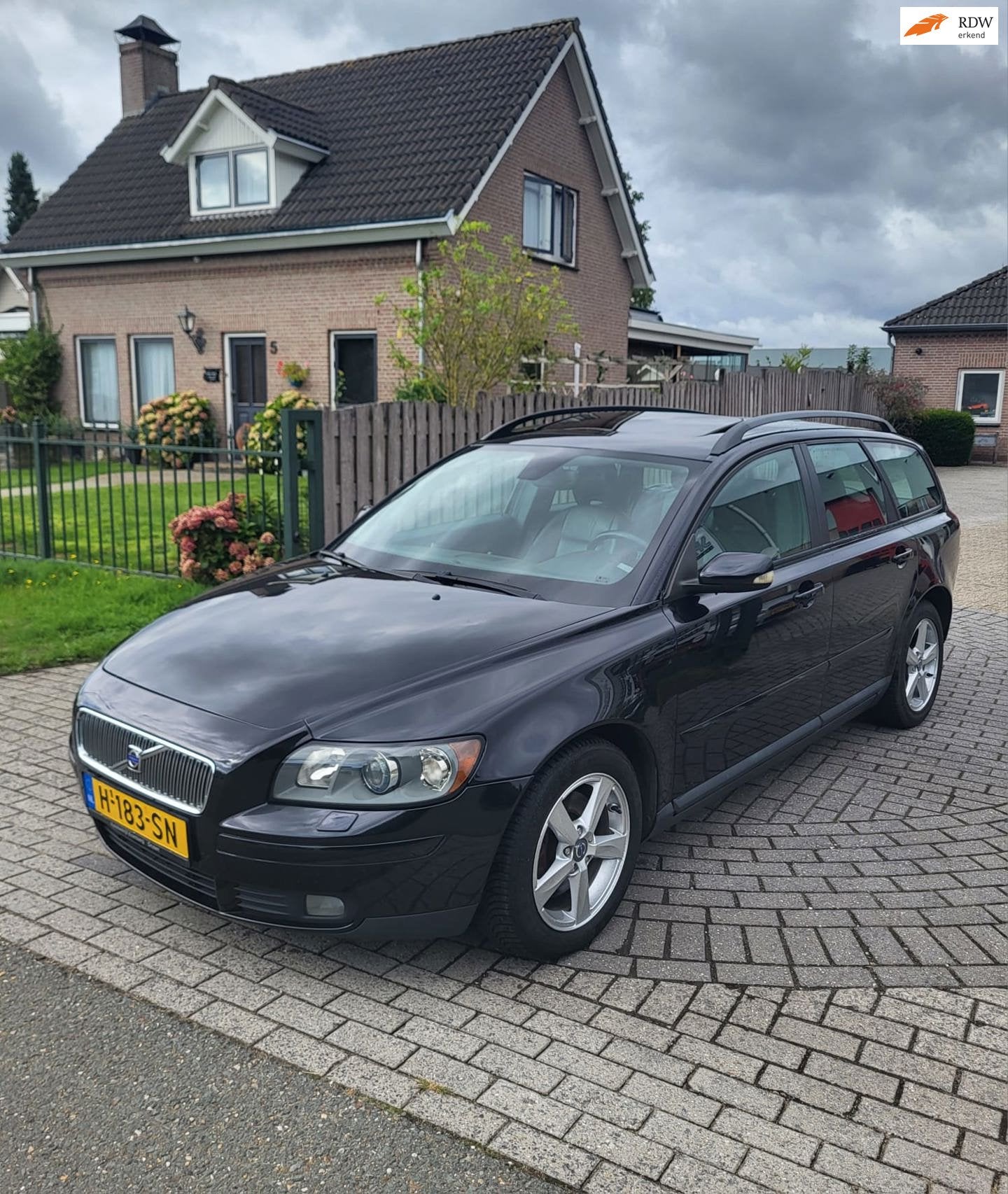 Volvo V50 2.4 Automaat, Keyless, Trekhaak, Pano, APK 9/27!, Auto's, Volvo, Gebruikt, Zwart, 700 kg, Stoelverwarming