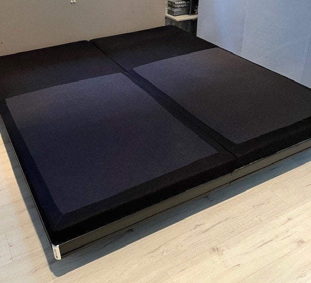 Bed, M-line (180x200), + matrassen (2 keer 90x200), Ophalen, Gebruikt, Zwart, Tweepersoons