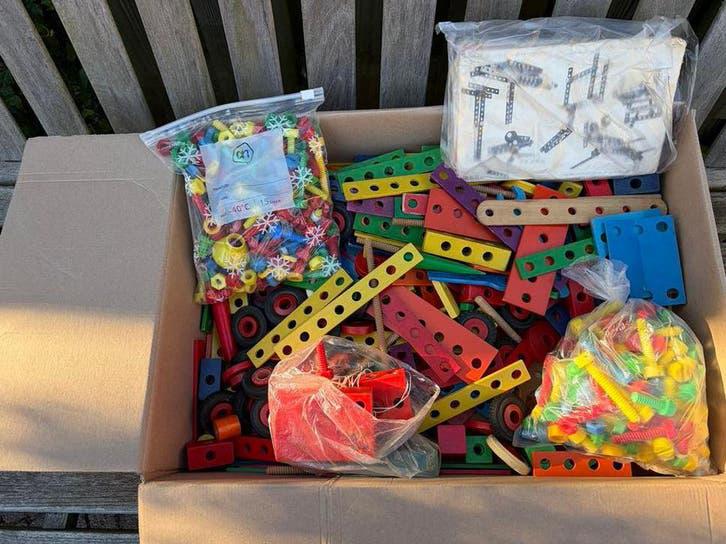 sio montage grote doos met constructiespeelgoed, Kinderen en Baby's, Speelgoed | Bouwstenen, Ophalen of Verzenden, Gebruikt, Overige merken