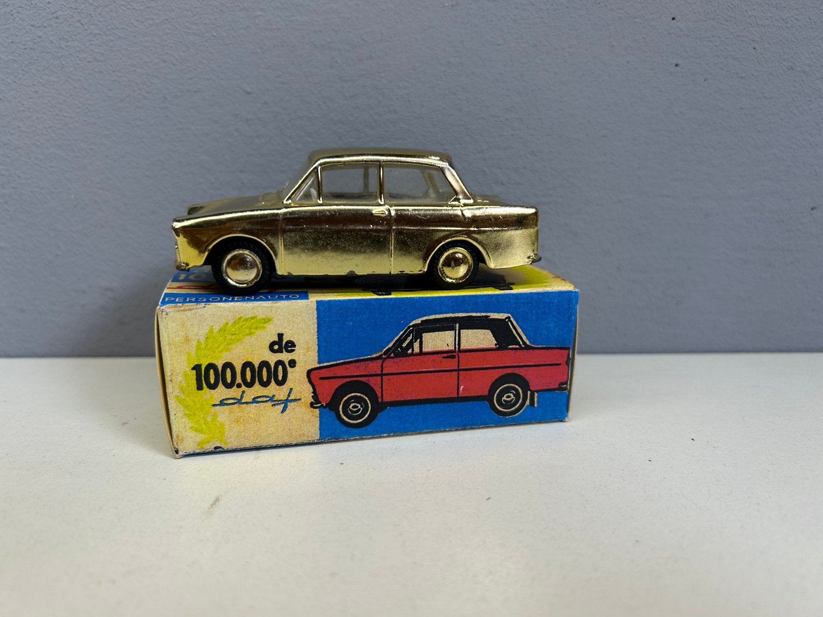 Lion toys car Daffodil 31 Gouden Daf 100.000 + Lauwerkrans, Ophalen of Verzenden, Zo goed als nieuw, Auto, Lion Toys
