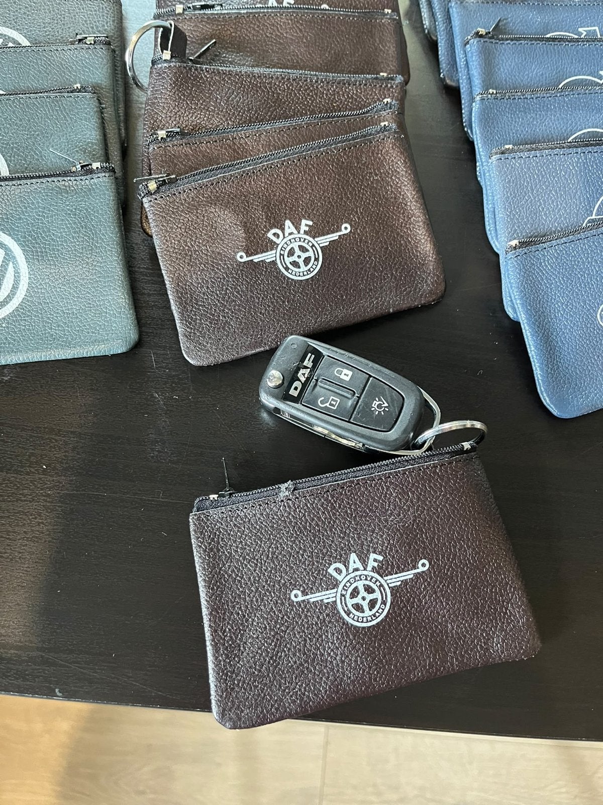 Sleuteletui / portemonnee met autologo - Diverse merken, Ophalen of Verzenden, Nieuw, Bruin, Leer