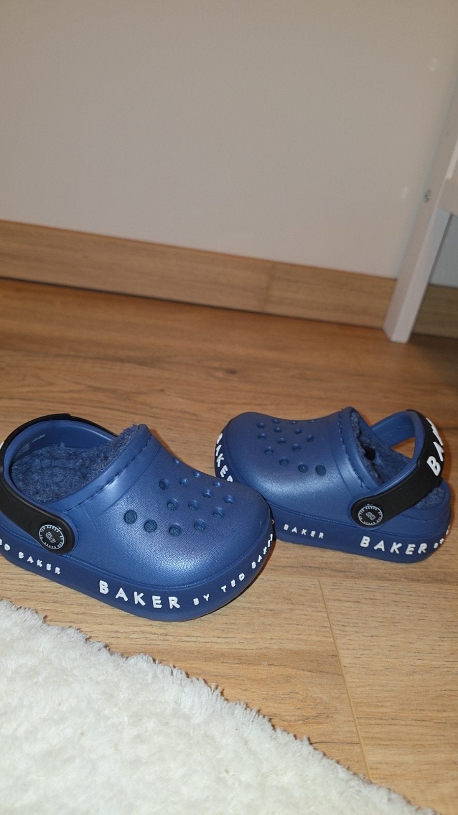 Nieuwe Ted Baker Crocs met lichtjes, maat 20.5, Ted Baker, Jongen of Meisje, Schoenen, Nieuw