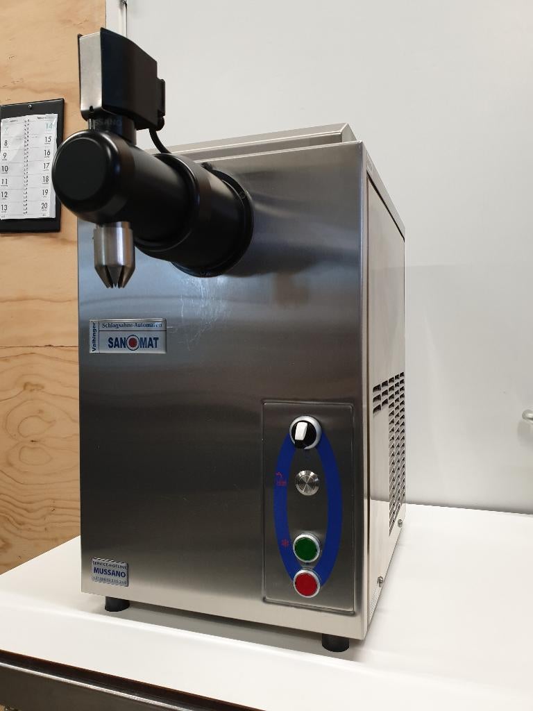 Slagroommachine Sanomat Euro Cream 6ltr., Zakelijke goederen, Horeca | Keukenapparatuur, Ophalen of Verzenden, Gebruikt