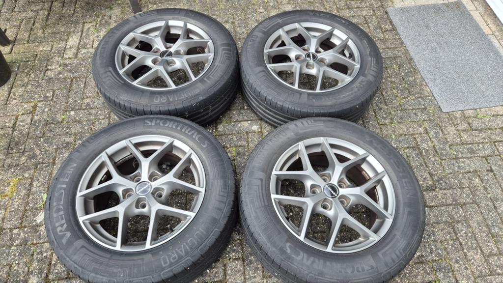 4 velgen met zomerbanden 215/60 R 16 99 van Borbet Y titan., Ophalen