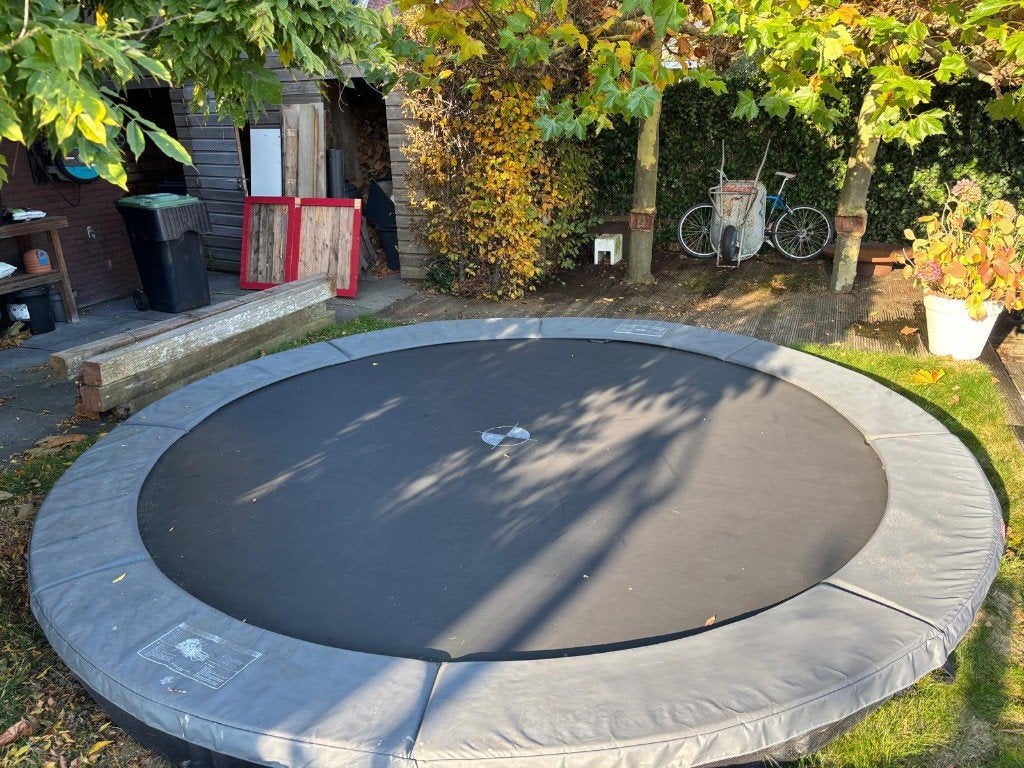 berg 430 champion inground trampoline, Ophalen, Gebruikt