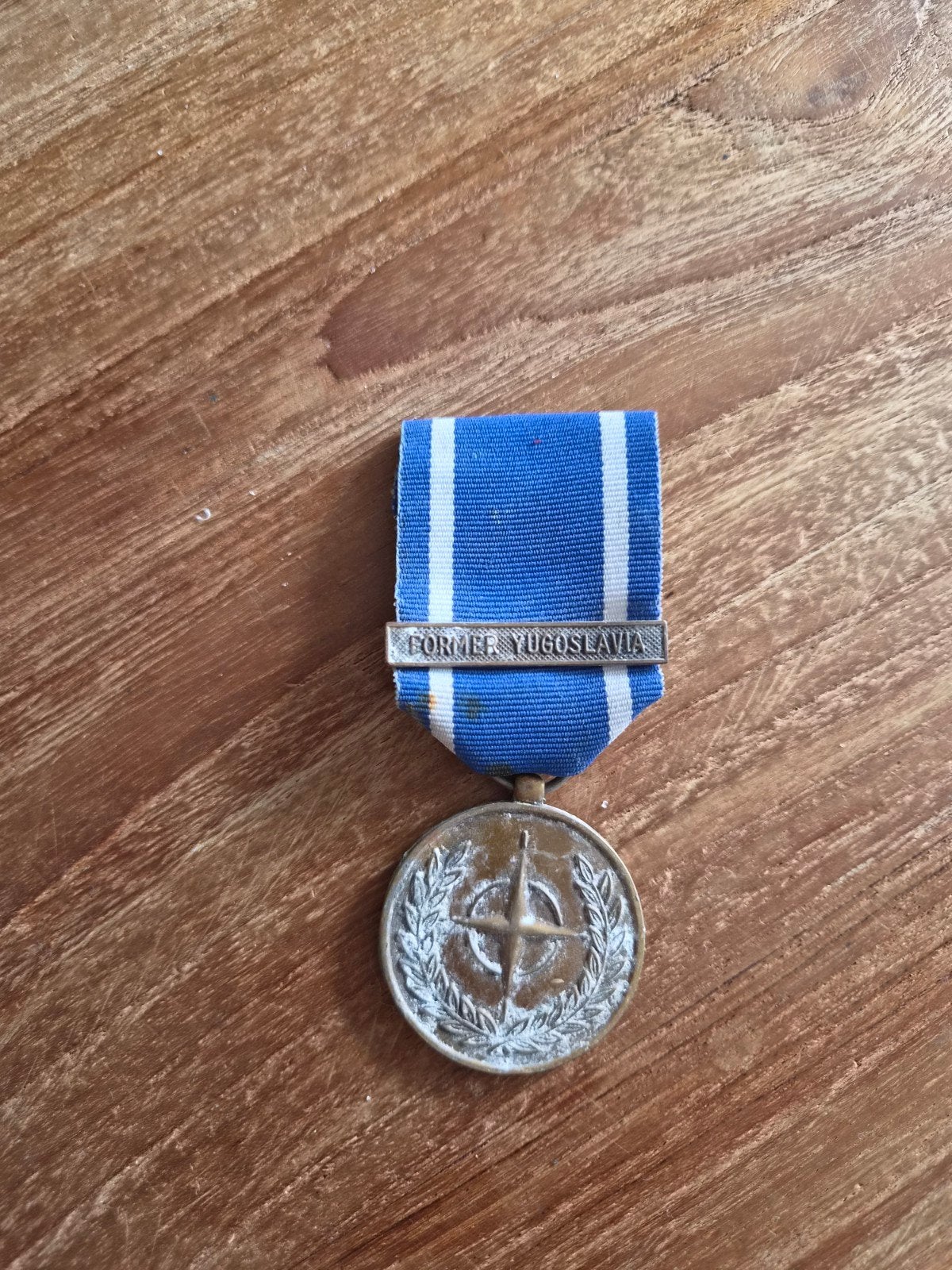 Former Yugoslavia Nato medaille Navo millitair, Ophalen of Verzenden, Overige materialen