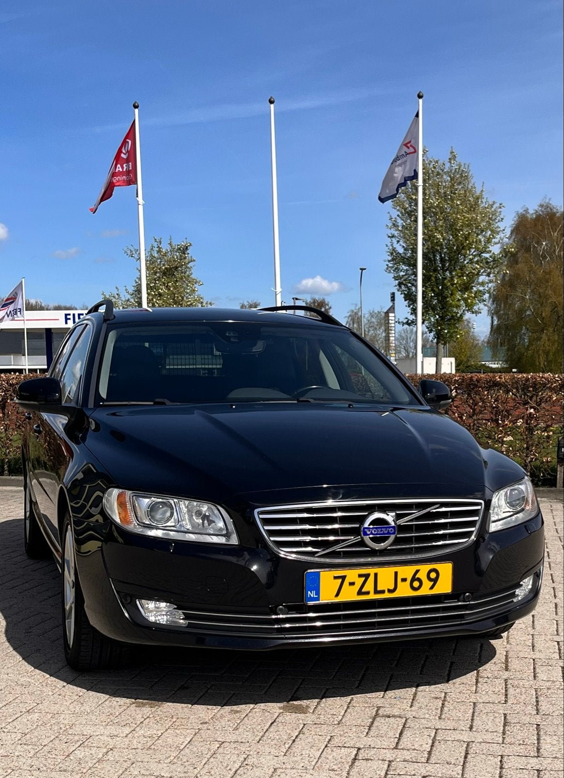 Volvo V70 D4 133KW 2015 Zwart, Voorwielaandrijving, 1800 kg, 4 cilinders, Zwart