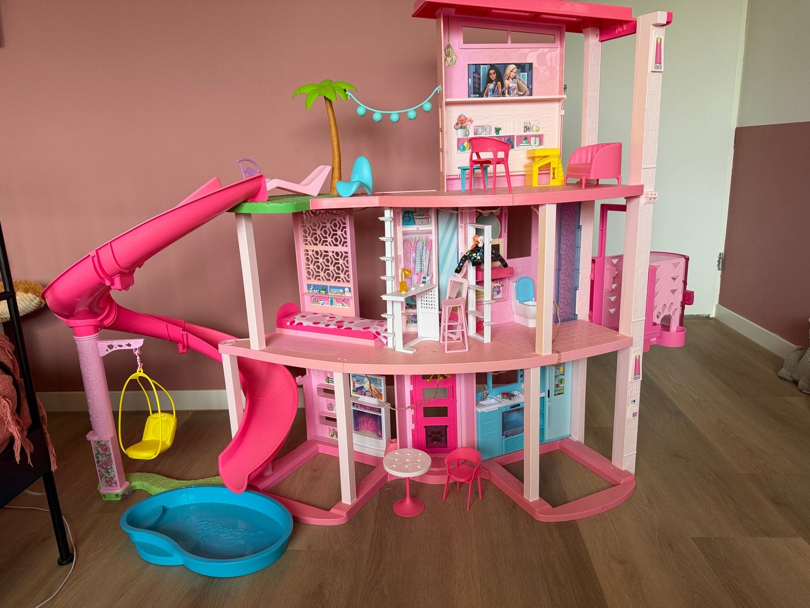Barbie Dreamhouse met rainbowhigh en LOL poppen., Ophalen of Verzenden, Gebruikt, Barbie