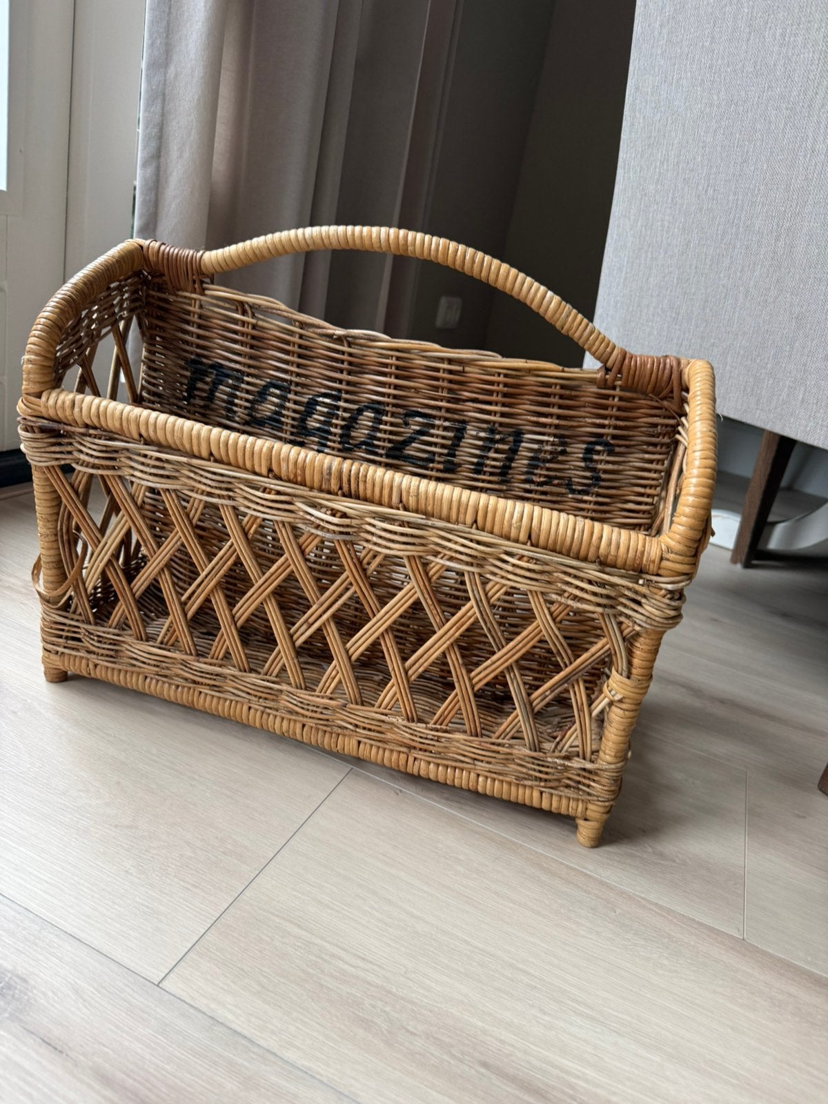 Riviera Maison rieten kranten/magazine mand, Ophalen of Verzenden, Zo goed als nieuw