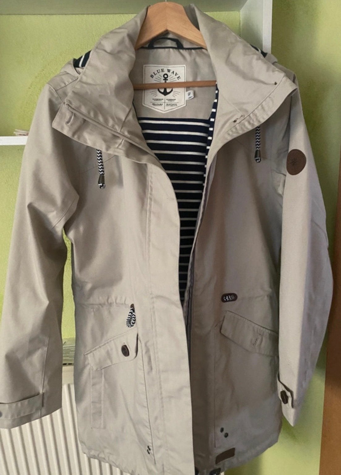 BLUE WAVE regen/wind jack zandkleurig met Bretonse voering, Kleding | Dames, Verzenden, Zo goed als nieuw, Maat 42/44 (L), Beige