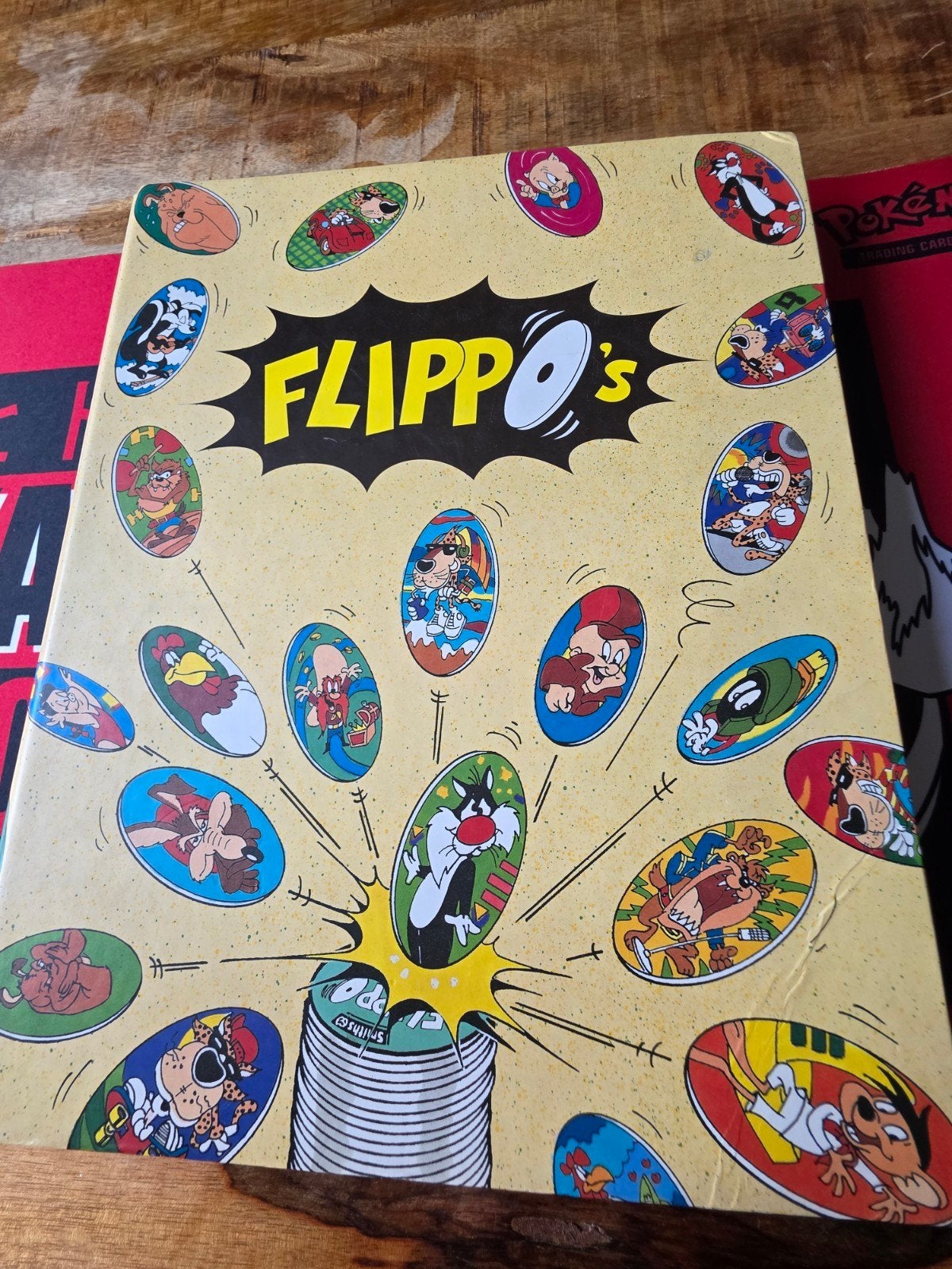 flippo map met o.a jamcaps & strippies, Verzenden, Verzameling, Met verzamelmap(pen)