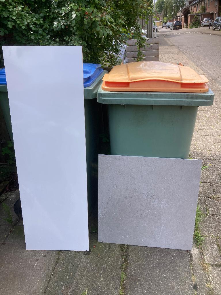 Wand wit 40x120 cm 6 stuks en tegels grijs 60x60 cm 4 stuks, Ophalen, 60 cm of meer, Nieuw, Minder dan 5 m²
