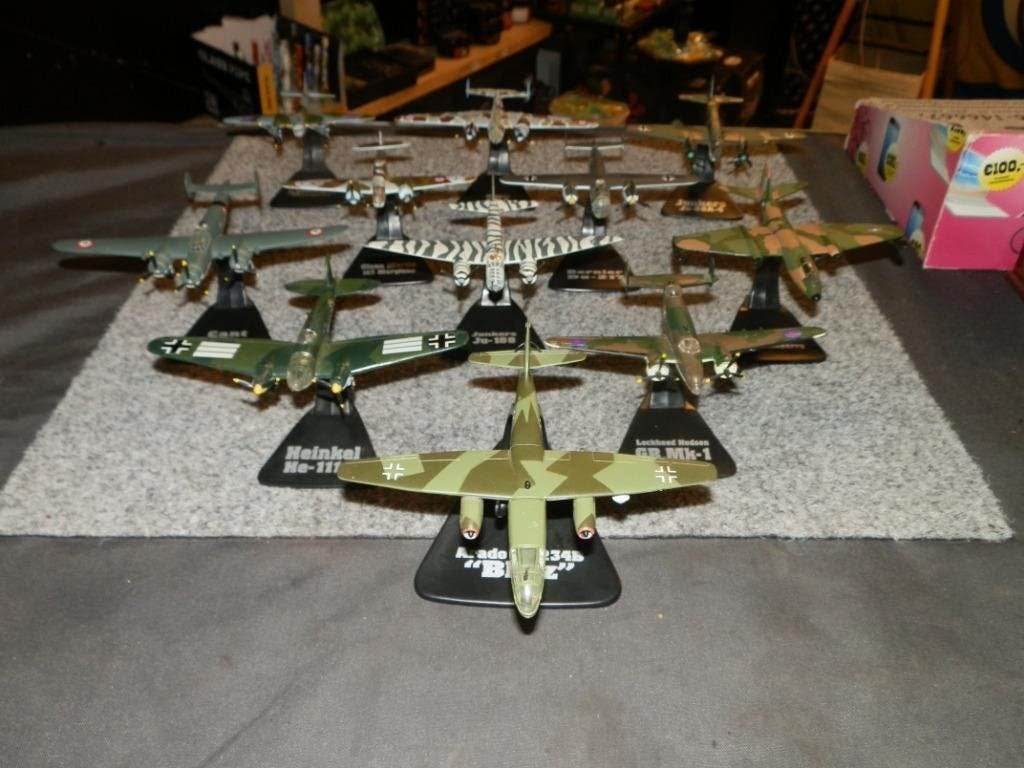 Modelvliegtuigjes metal schaal 1:144 militair lockhead blits, Overige merken, 1:144 tot 1:200, Gebruikt, Ophalen of Verzenden