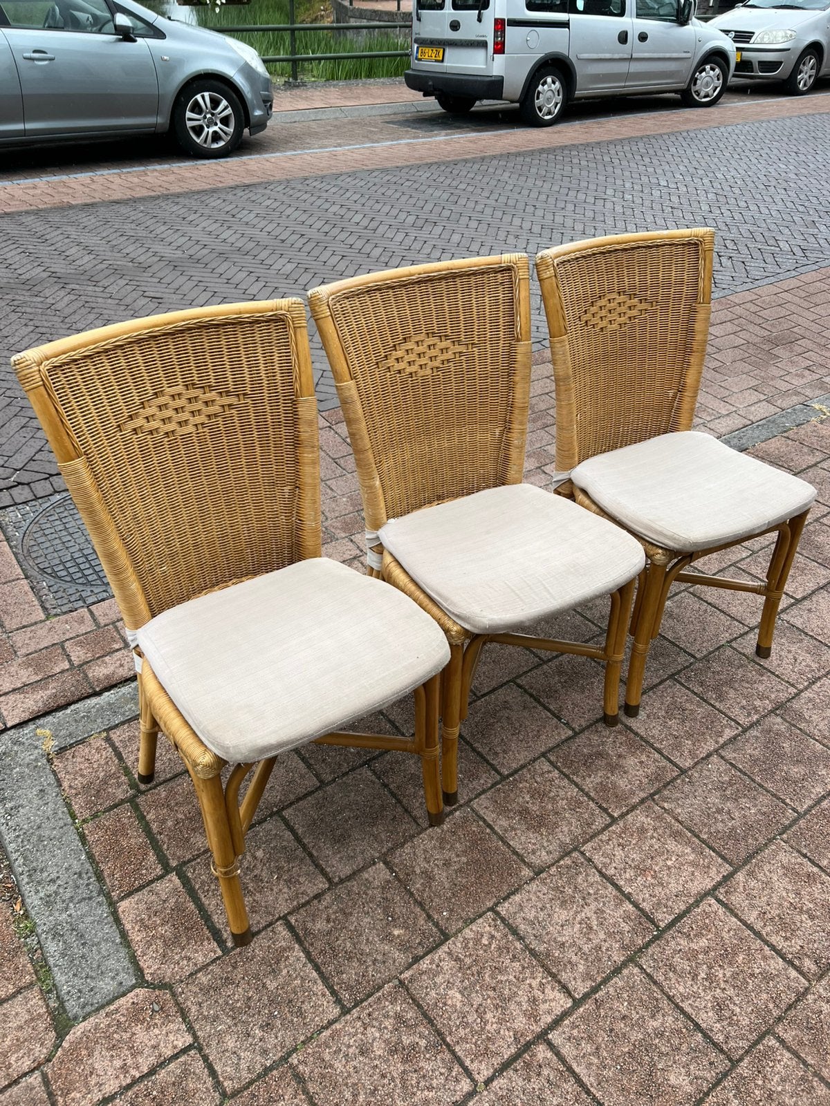 Gratis ophalen Drie Rieten Stoelen Stoel Export, Huis en Inrichting, Stoelen, Ophalen, Gebruikt, Riet of Rotan, Drie