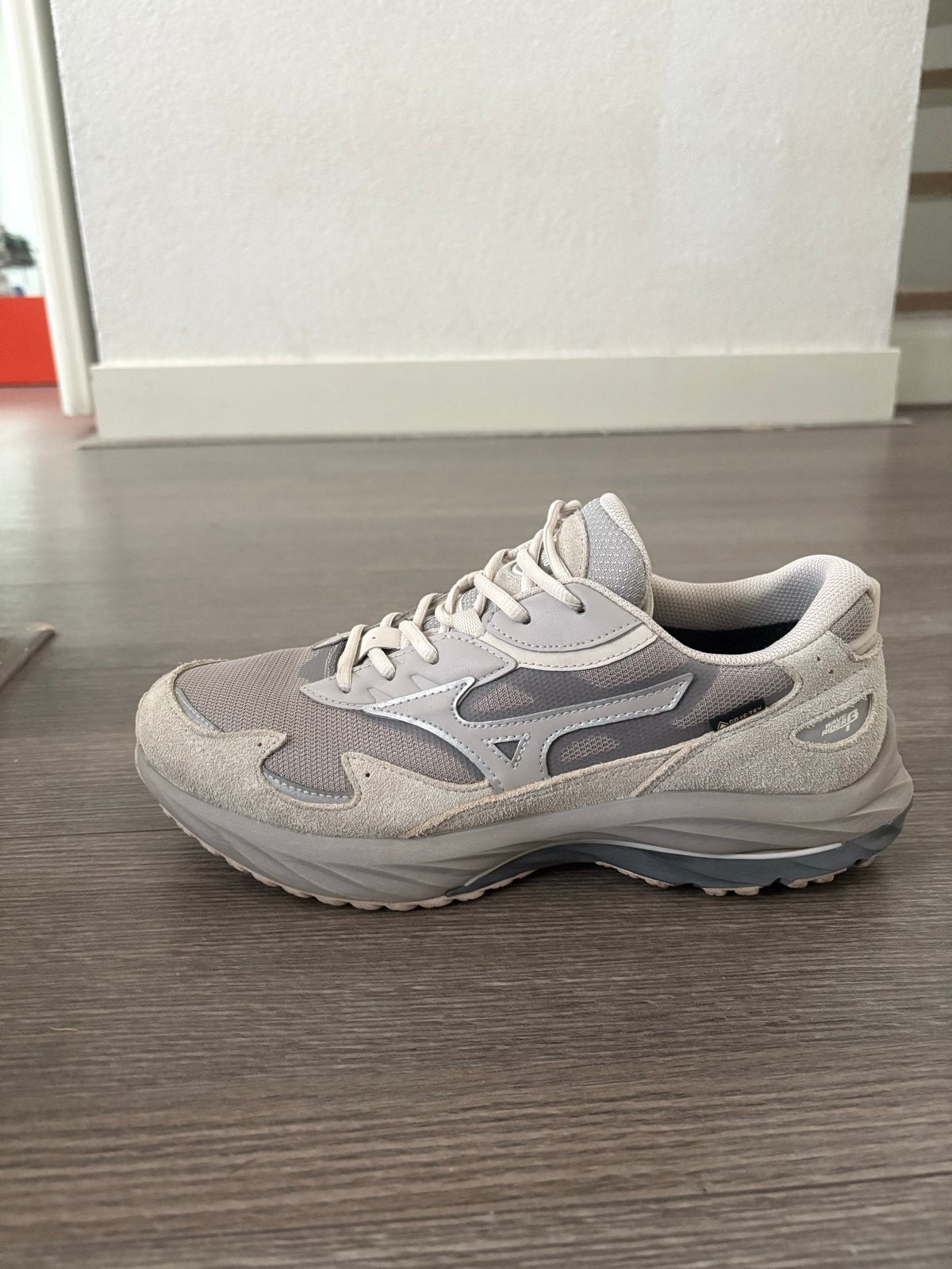 Mizuno Wave Rider Beta Goretex - size 42, Kleding | Heren, Ophalen of Verzenden, Zo goed als nieuw, Overige kleuren, Sneakers of Gympen