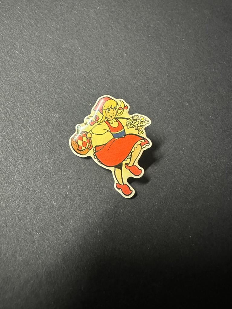 Efteling pin Roodkapje, Ophalen of Verzenden, Zo goed als nieuw, Button of Speldje