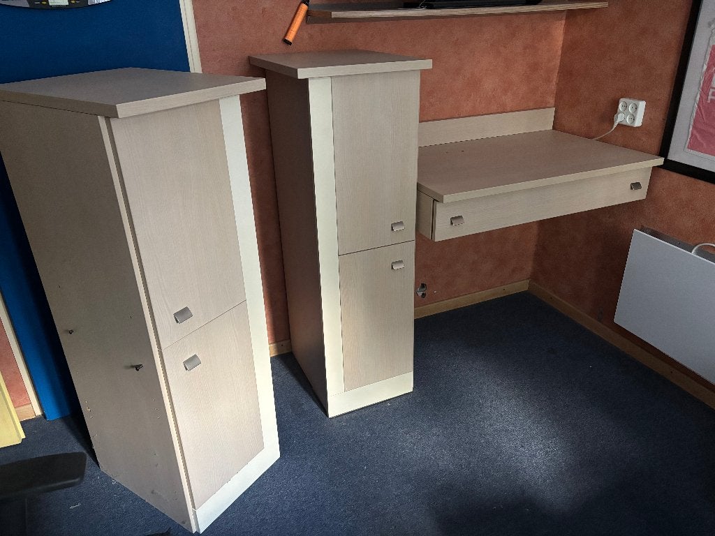 Gratis ophalen buro/bureau cq commode. MOET WEG, Ophalen, Gebruikt