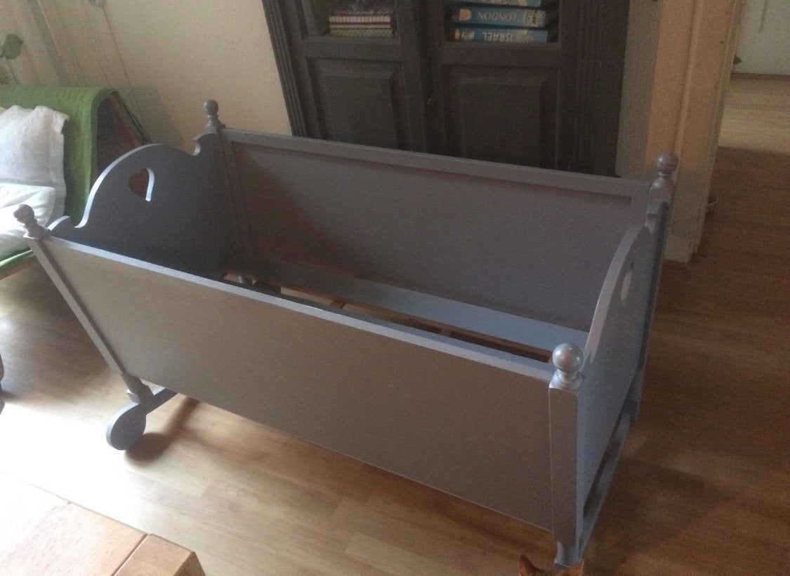Vintage babybed met bijna nieuw matras, Ophalen, Zo goed als nieuw, Wieg