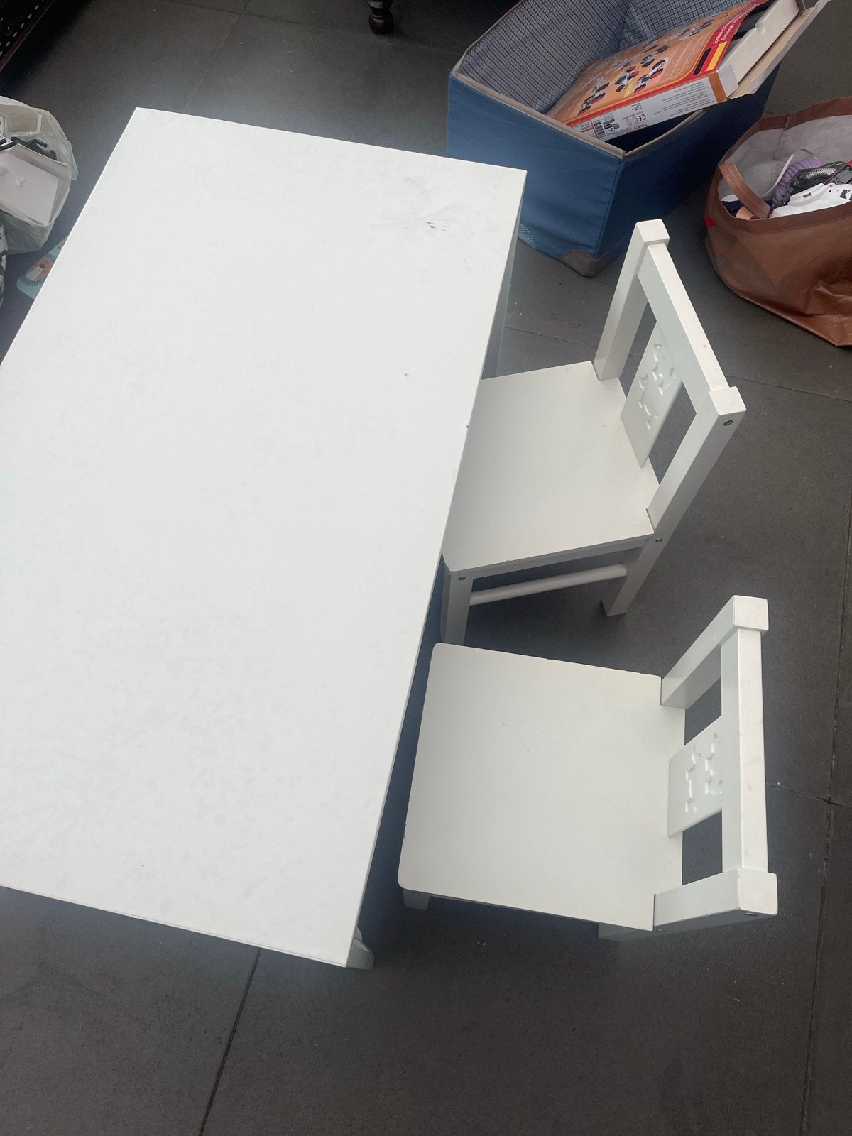 Witte kinder tafel met twee stoeltjes van ikea, Kinderen en Baby's, Ophalen, Gebruikt, Tafel(s) en Stoel(en)