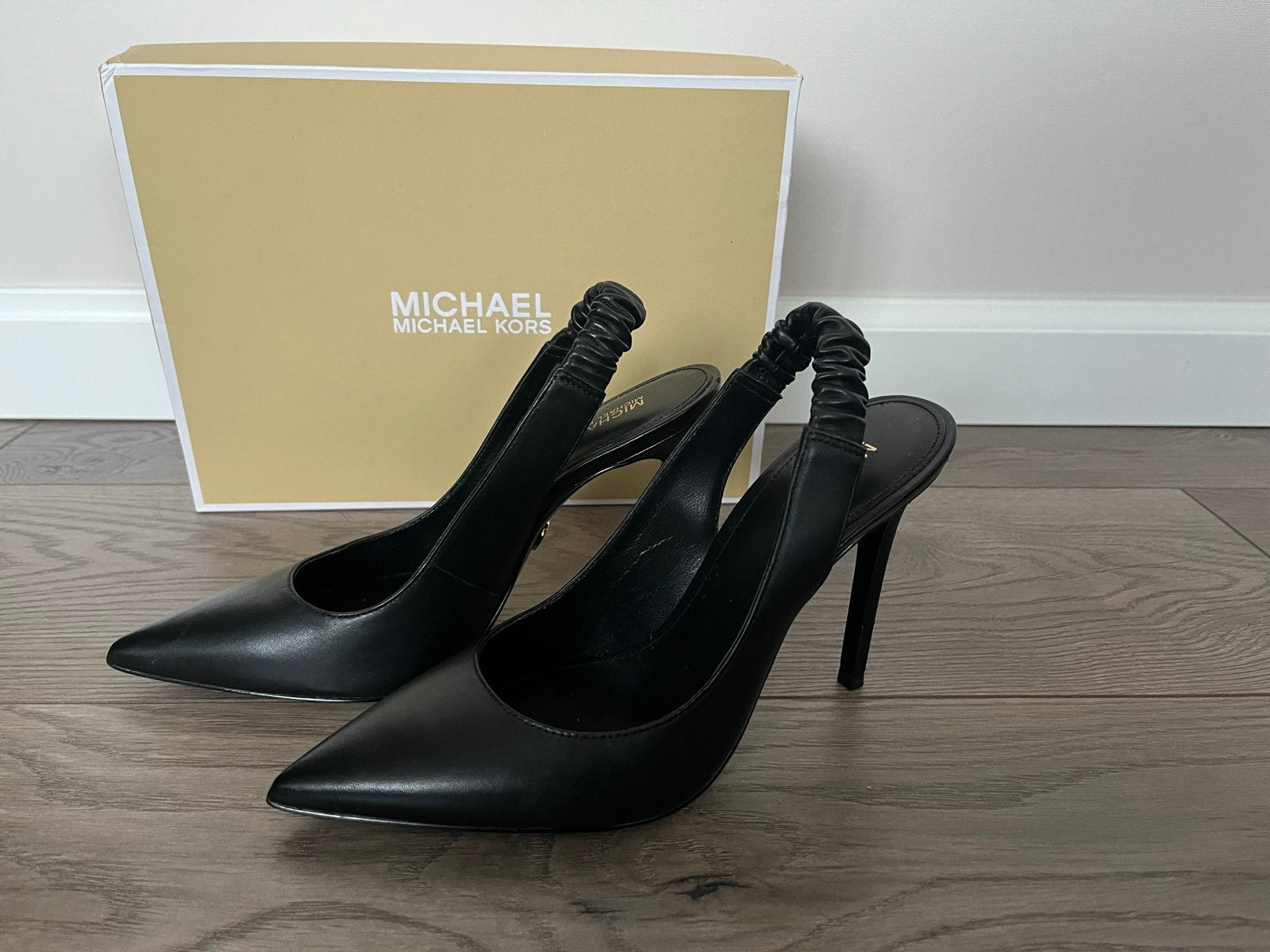 Michael Kors Zwarte Raleigh  slingback pumps maat 37., Kleding | Dames, Schoenen, Ophalen of Verzenden, Zo goed als nieuw, Zwart