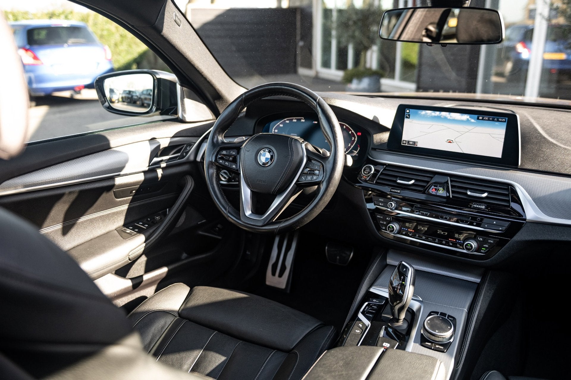 BMW 5-serie Touring 540i xDrive M-Sport I Bowers & Wilkins I, Auto's, Automaat, Dealer onderhouden, Gebruikt, Zwart