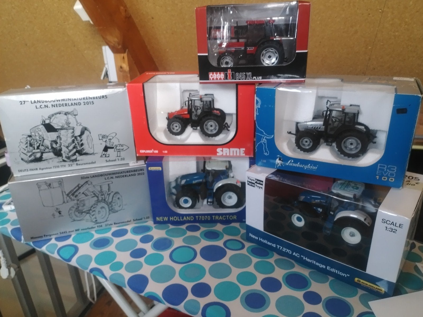 Div modellen uh ros, Hobby en Vrije tijd, Modelauto's | 1:32, Ophalen of Verzenden, Tractor of Landbouw, Universal Hobbies