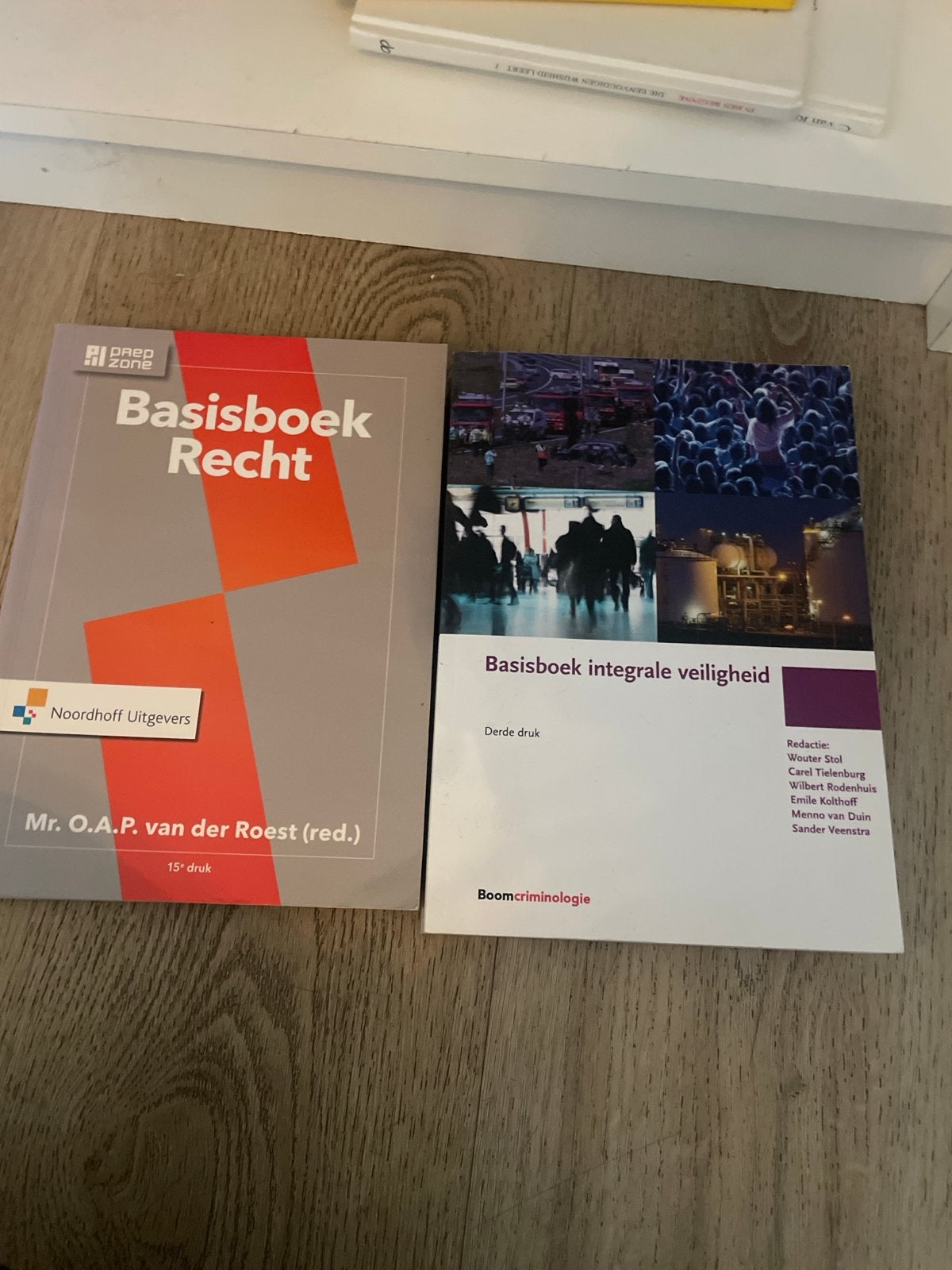 Basisboek Recht & Basisboek Integrale Veiligheid, Boeken, Studieboeken en Cursussen, Ophalen of Verzenden, Gamma, Gelezen, HBO
