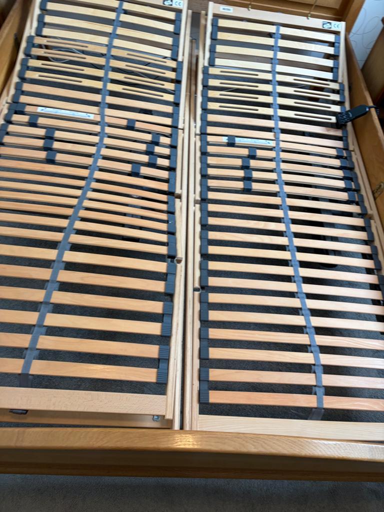 GRATIS Houten 2-pers. bed met verstelb. lattenbodems, Huis en Inrichting, Slaapkamer | Bedden, Ophalen, Bruin, Tweepersoons, 200 cm