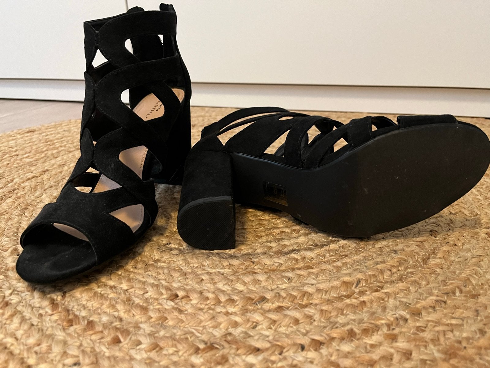 Zwarte Sacha Essentials sandalen met hak, mt 41, Zwart, Ophalen of Verzenden, Zo goed als nieuw, Schoenen met hoge hakken