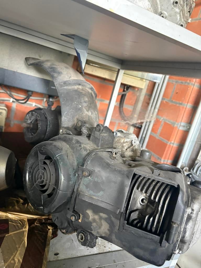 Vespa Et4  moterblokken 2x voor opte knappen, Verzenden, Overige typen