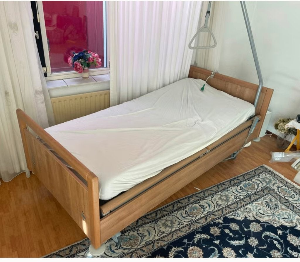 zorgbed Ecofit S plus elektrisch hoog/laag met bedpapegaai, Ophalen, Gebruikt, ., .
