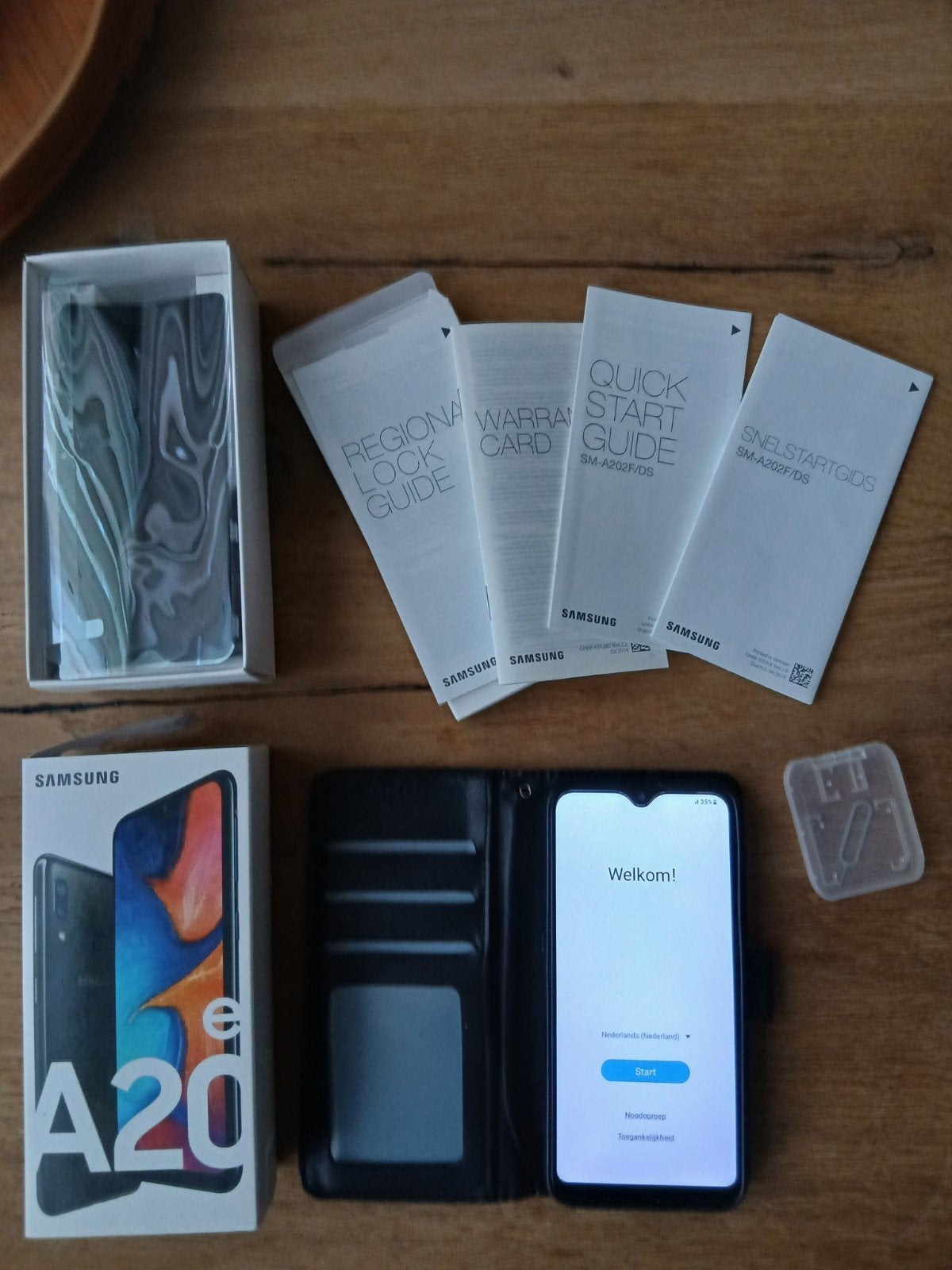 Samsung Galaxy A20e + hoesje, originele doos, pin,, Ophalen of Verzenden, Zo goed als nieuw