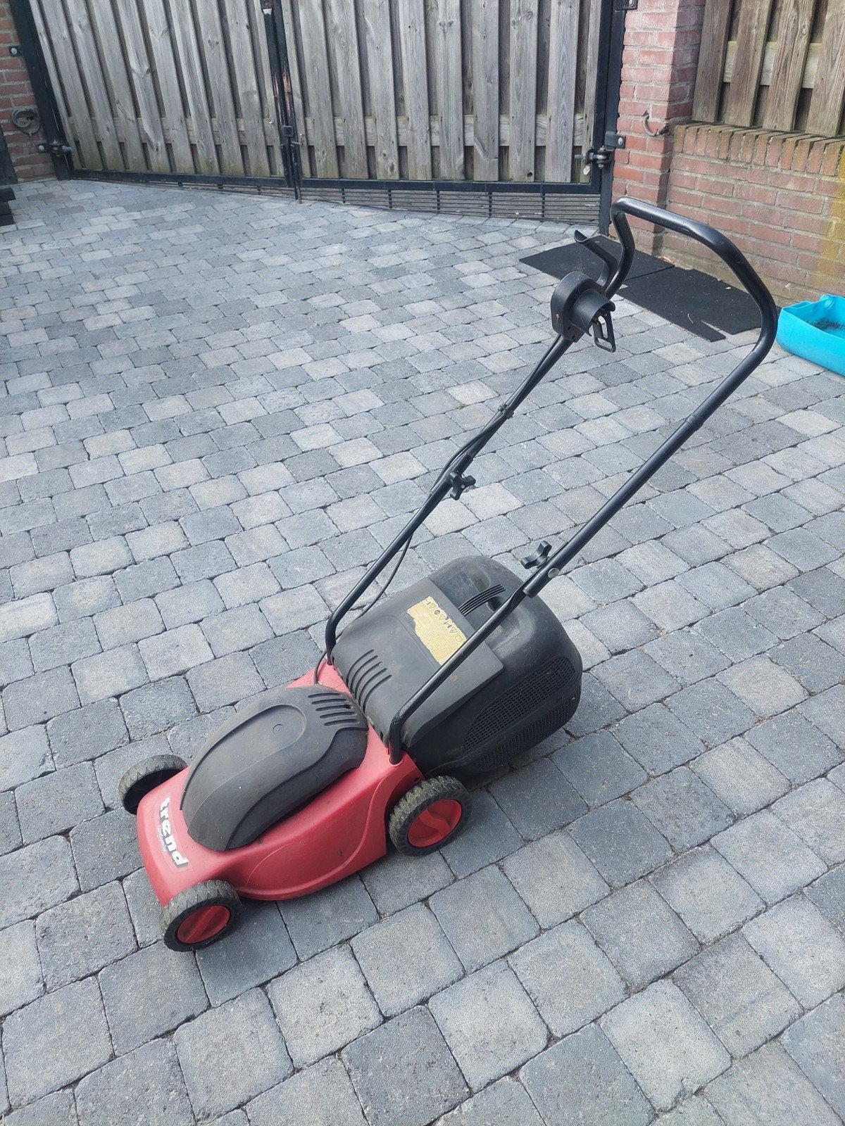 Trend elektrische grasmaaier met opvangbak, Ophalen, Cirkelmaaier, Gebruikt, Elektrische grasmaaier